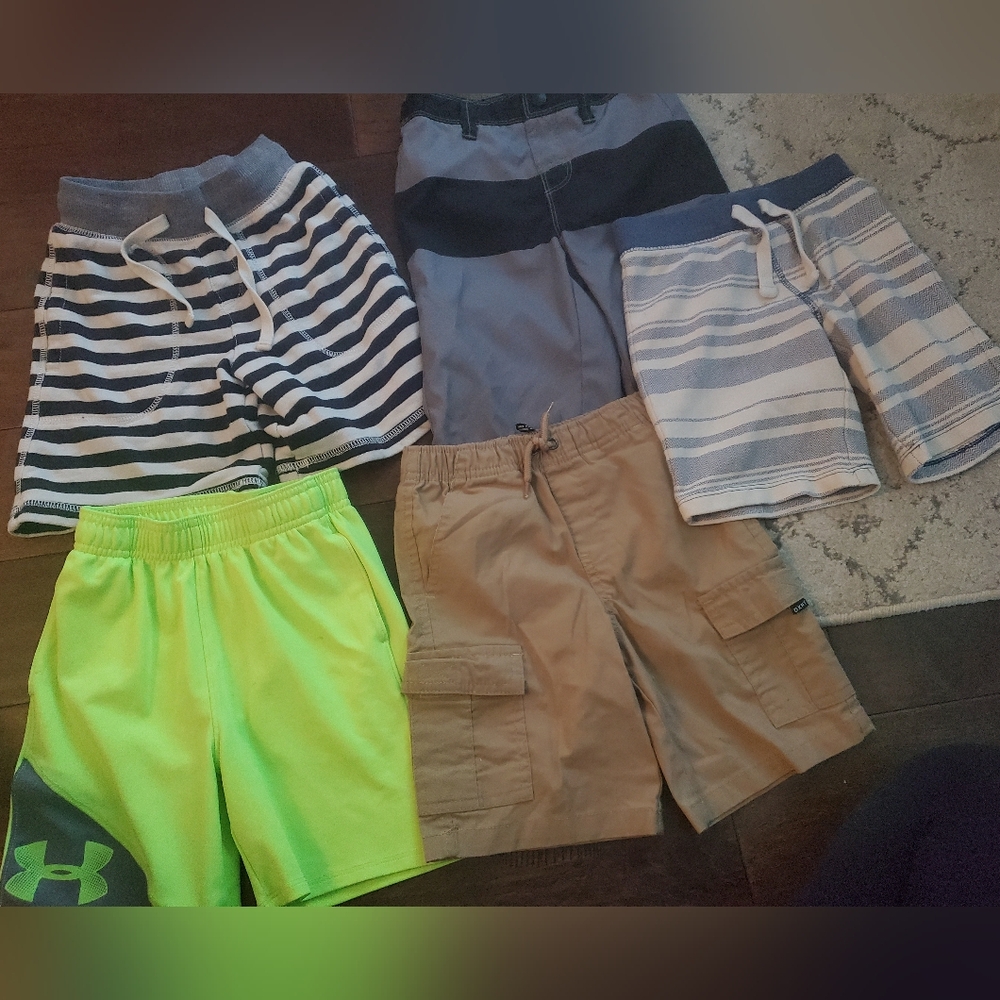 Shorts 5pcs 1 swim 3 athletic and one khakis under armor, dkny, old 4t